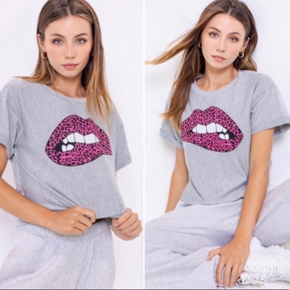 NEW Le Lis Collection semi cropped leopard lips graphic tee
